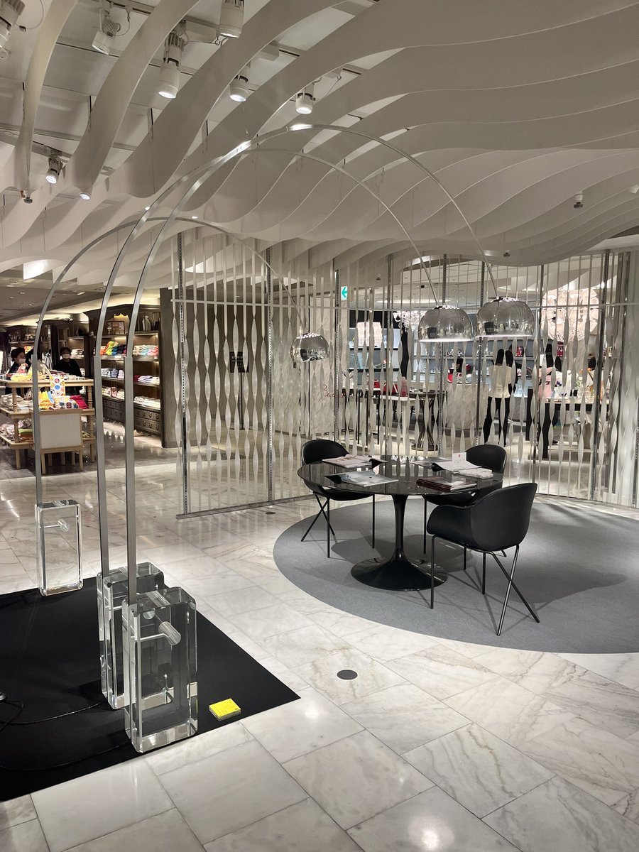 PMCinc's tweet photo. FLOS 世界限定2022台　アルコK
#flos #arco #pmc #light https://t.co/HTKqlHjFg3