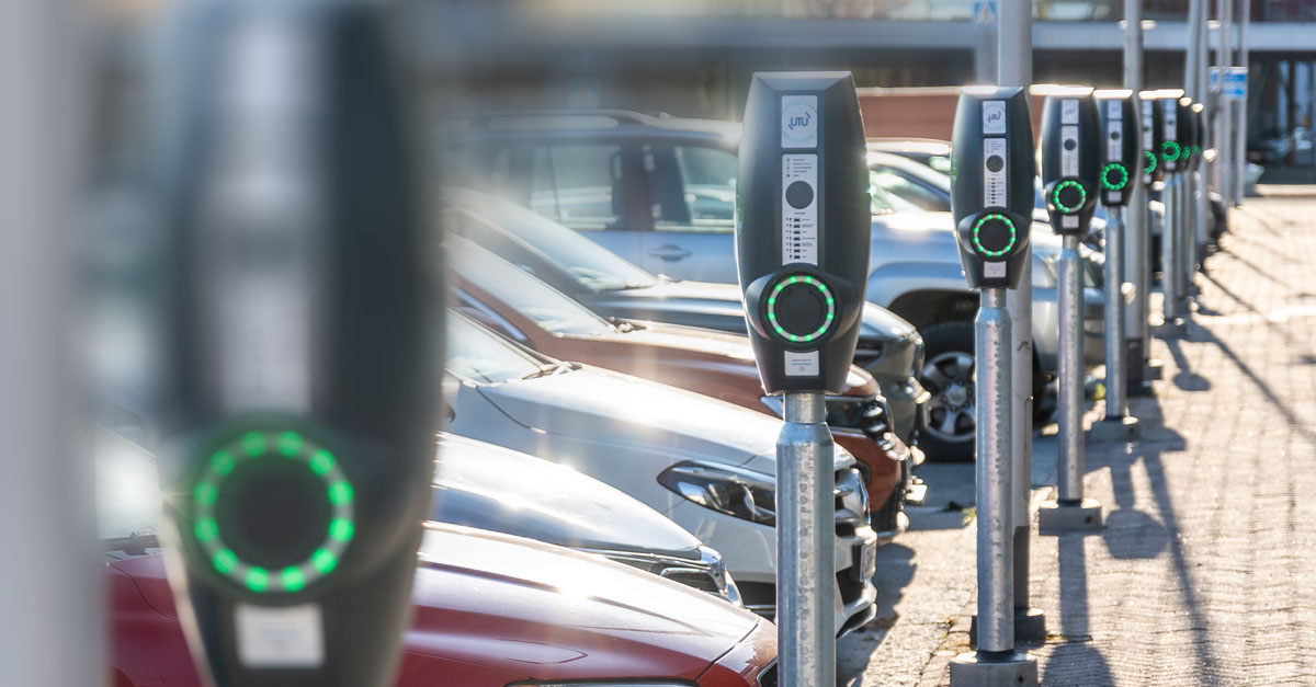 Tervetuloa matkustajasataman uusille sähköautojen latauspaikoille Kolmannelle linjalle. Latauspaikat sijaitsevat matkustajaterminaalien välittömässä läheisyydessä joten matkaan lähtö on vaivatonta mennen tullen!  Lue lisää: portofturku.fi/2023/05/23/tur… #sähköauto #pysäköinti #turku