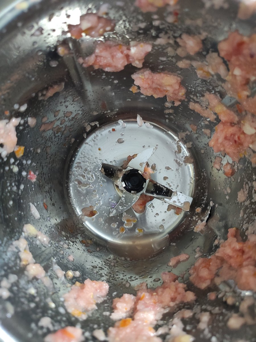 TejasviVerma7's tweet photo. Yesterday night when my mom was using Inalsa Amaze Mixer the blades flew out of the so called sturdy jar from the side &amp; hit her neck,she could have died. Who is responsible for safety &amp; compensation @INALSA_OFFICAL @jagograhakjago @bis_manak @consumerforum_ https://t.co/YGnnVdzTZ9