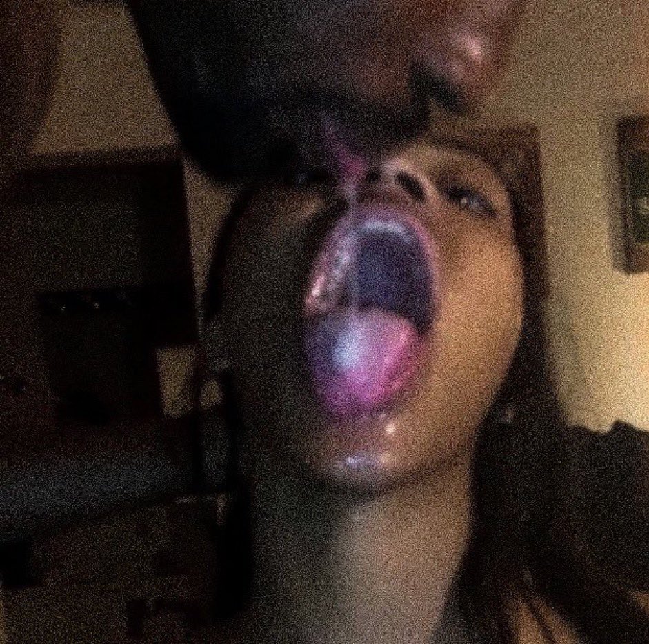 shmoodvibez's tweet photo. Spit in her mouth https://t.co/wV7bR3dMZO