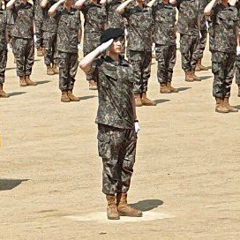OT7Ahga's tweet photo. Company Commander Trainee Jinyoung leading the 12th division completion ceremony at the front 🥹 so proud of you our Jinyoung 💚

🔗 https://t.co/4Ipsw5t8ho

@JINYOUNG #Jinyoung #진영 #박진영 @GOT7 #GOT7 #갓세븐 🍓 https://t.co/aOZqJy3JOI