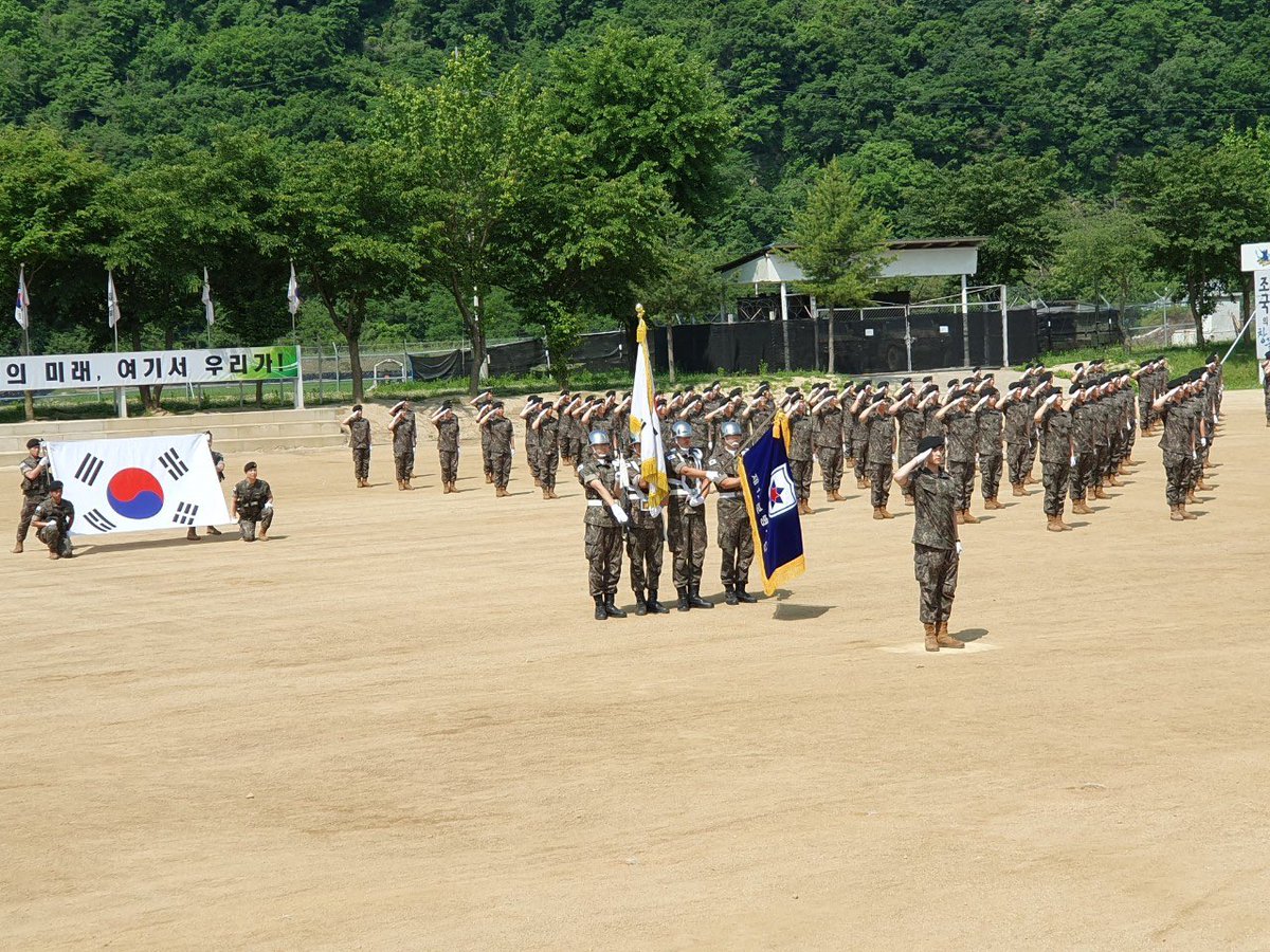 OT7Ahga's tweet photo. Company Commander Trainee Jinyoung leading the 12th division completion ceremony at the front 🥹 so proud of you our Jinyoung 💚

🔗 https://t.co/4Ipsw5t8ho

@JINYOUNG #Jinyoung #진영 #박진영 @GOT7 #GOT7 #갓세븐 🍓 https://t.co/aOZqJy3JOI
