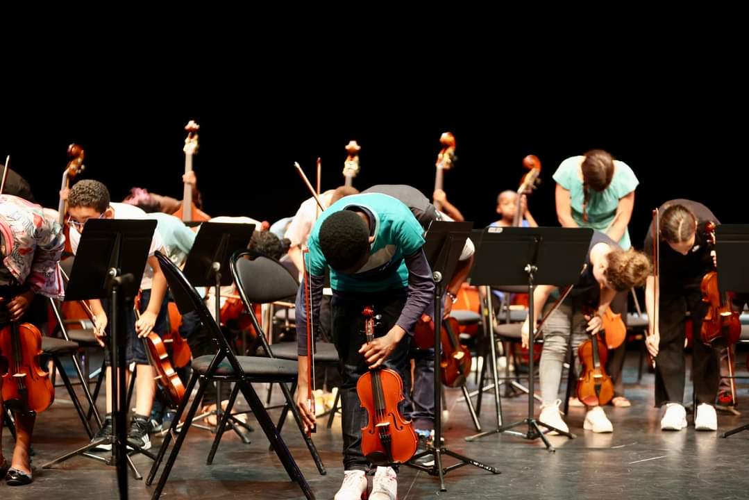 Jessicalemaitr3's tweet photo. #orchestrealecole, encore un magnifique spectacle des 3 classes de l école Michelet de @JuvisyOfficiel.@acversailles #circoviry https://t.co/ImXAMBfDfq