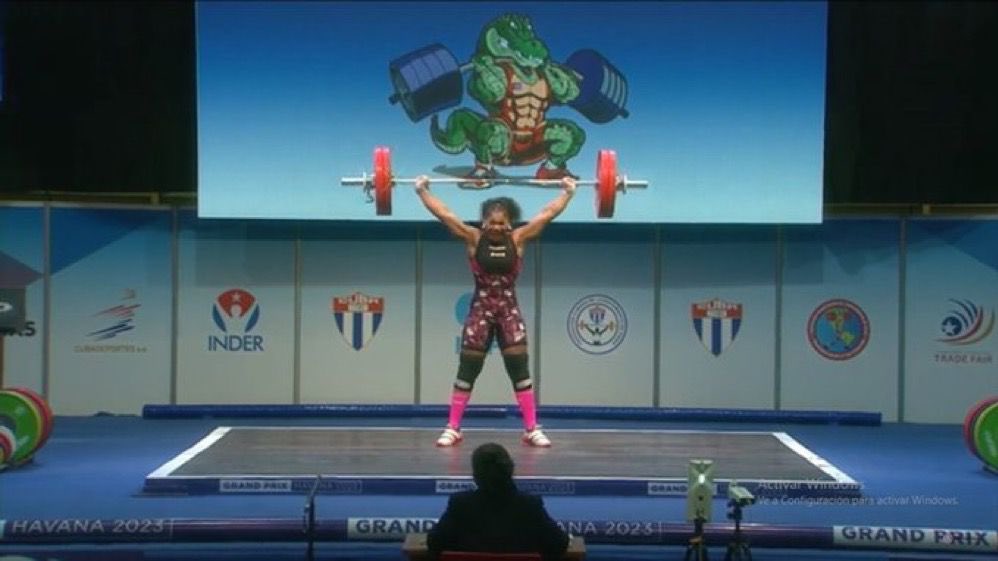 LassoGuillermo's tweet photo. Mujer fuerte, disciplinada y valiente, Angie Palacios Dajomes, hoy nos das a los ecuatorianos una gran noticia que nos llena de orgullo el corazón, ¡medalla de oro! y ¡Récord Mundial en 121kg! 
Gracias por tu entrega y sacrificio, felicitaciones por este magnífico logro. 

#OrgulloAngiePalacios 🇪🇨