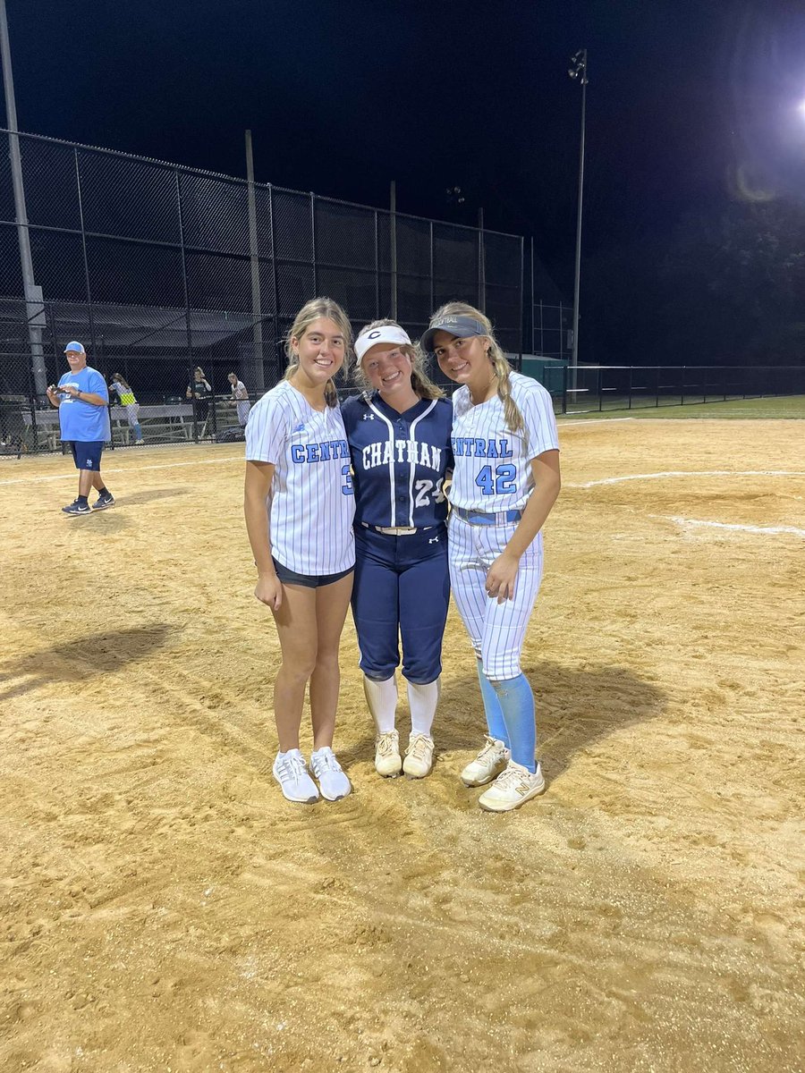 TaylorMont42's tweet photo. Had an awesome time playing in the Morris County All Star Game last night! I had an rbi and we won 11-9🥎🥎 @chris_stelma @PeacockSoftball https://t.co/nO2e8dPule