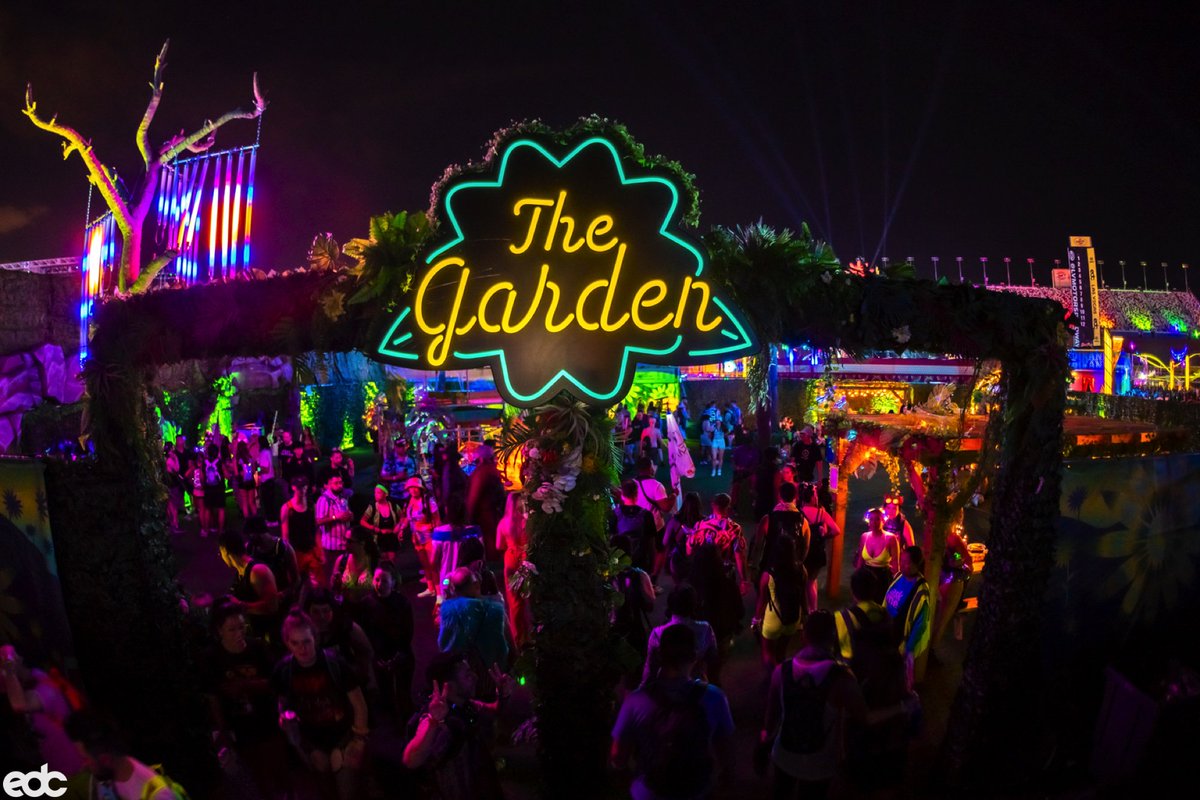 EDC_LasVegas's tweet photo. Did you discover our brand-new area, #DaisyFields? 🌼🍃 A magical meadow with an intimate stage that leads to The Garden, where you can chill out or make new friends.✨ https://t.co/WtltMNL5qS