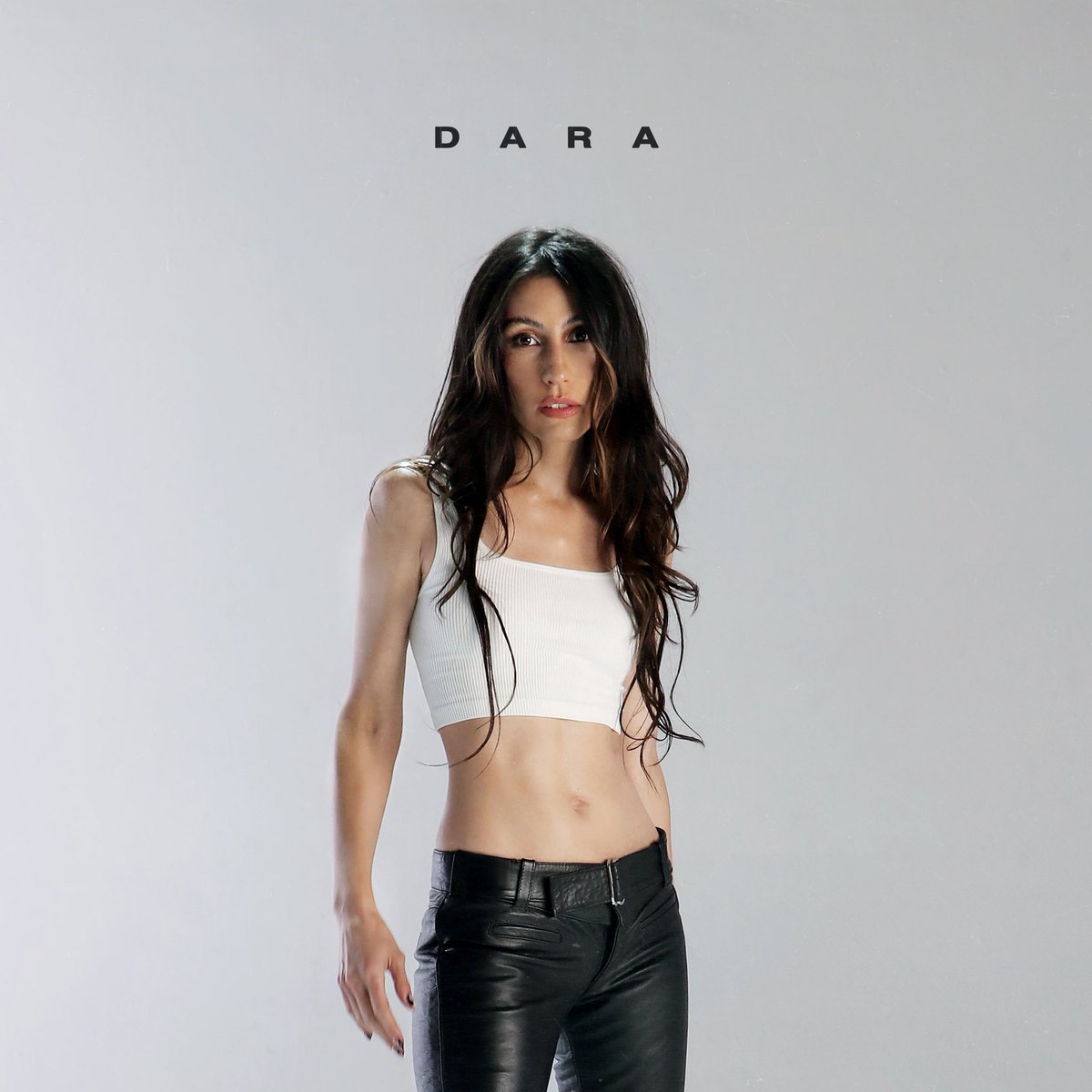 danielaspalla's tweet photo. DARA 💿 26.10.2023 💿 nuevo álbum
.
Cuando me quedé sin respuestas me fui a buscar al origen, al lugar donde empezó todo. Este disco es el resultado del diálogo con DARA, mi yo adolescente. https://t.co/kwslStge1e