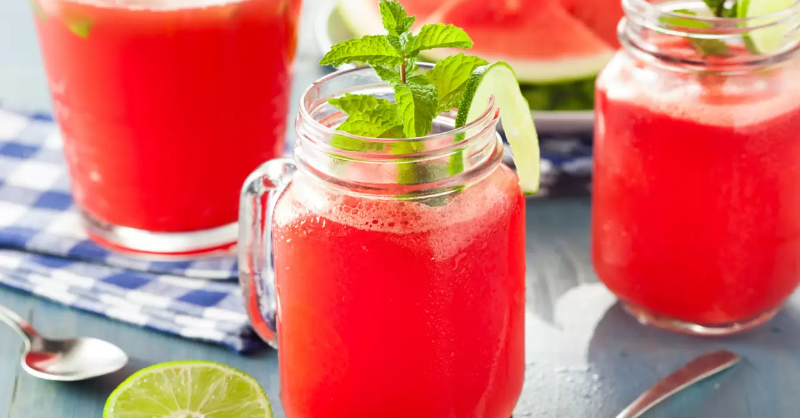 PSH_PROwellness's tweet photo. June's Harvest of the Month is Strawberries! Try this refreshing Strawberry Agua Fresca on a nice summer day. 🍓
RECIPE: https://t.co/ZxwAu0bmVz https://t.co/qtjsmE8Eqs