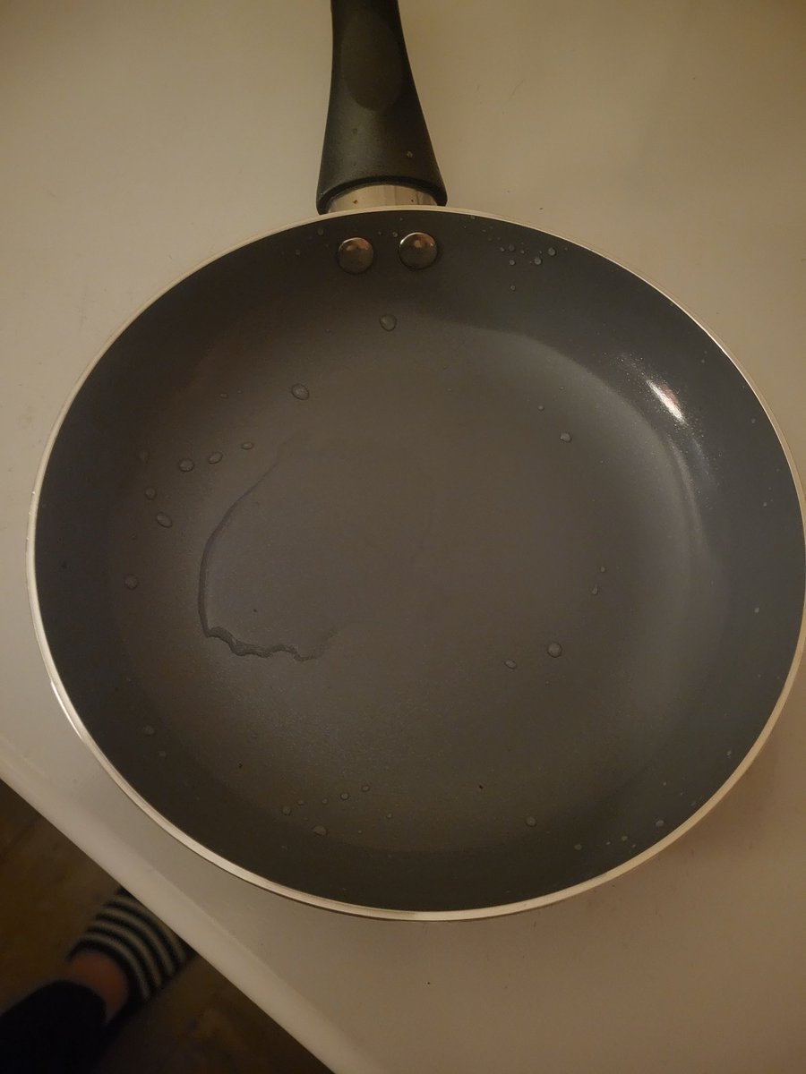 emmathetiler's tweet photo. @HairyBikers have to say best frying pan I've ever used!! Truly is non stick. The price for it aswell is fantastic 👏👏👏 https://t.co/B5k4BwIwXg
