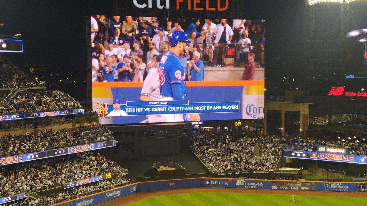 JohnCenaJersey's tweet photo. Tommy Pham opens up the scoring with an RBI Double here in the bottom of the 5th

#LGM #SubwaySeries #letsgomets #citifield #majorleaguebaseball #wednesdaynightbaseball #lfgm #nymetsbaseball #metsgame #tommypham #newyorkmets #41seaverway https://t.co/bOjpTnh8m7