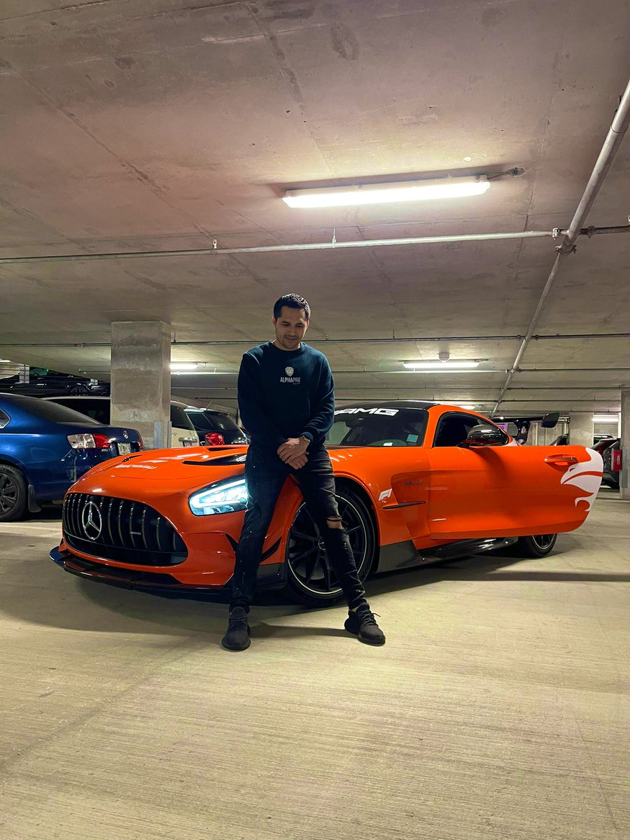 3JLG's tweet image. @AlphaProClub looking great in a black series 🏎️💨
 One way to the moon 🚀