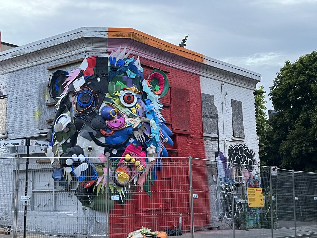 asimakoaa's tweet photo. I love this city #Montreal #muralfest https://t.co/TyfQ8fTtiT