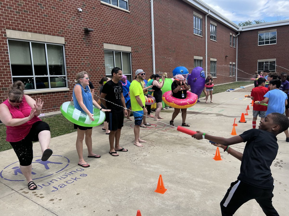 EpolitoMs's tweet photo. Splash the staff was a huge success thanks to @Sealionsin321 @bhannon514! Thank you to all the staff who joined in and got splashed! Also, thanks to those who helped support this event in honor of Lisa! 🩵💚 @KyleRWilsonES https://t.co/o9vgYlaPGq