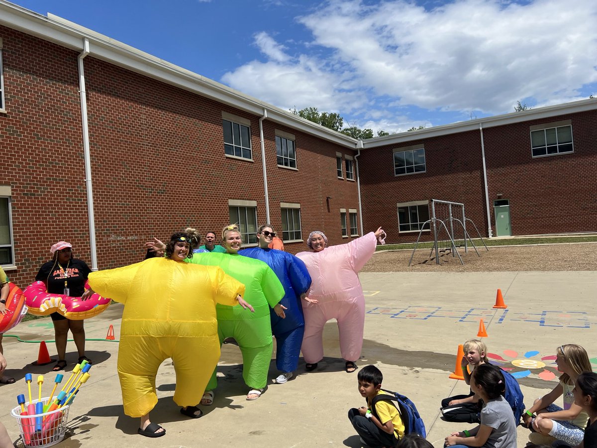 EpolitoMs's tweet photo. Splash the staff was a huge success thanks to @Sealionsin321 @bhannon514! Thank you to all the staff who joined in and got splashed! Also, thanks to those who helped support this event in honor of Lisa! 🩵💚 @KyleRWilsonES https://t.co/o9vgYlaPGq
