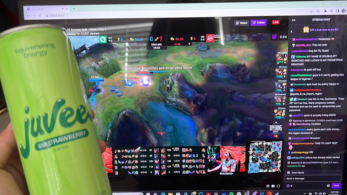 @drinkjuvee + potential perfect game *cough mark* + @Ssumday daddy back + @100T_Esports win #100win makes this so much better 🙇🏻‍♀️🙇🏻‍♀️🙇🏻‍♀️ #LCS