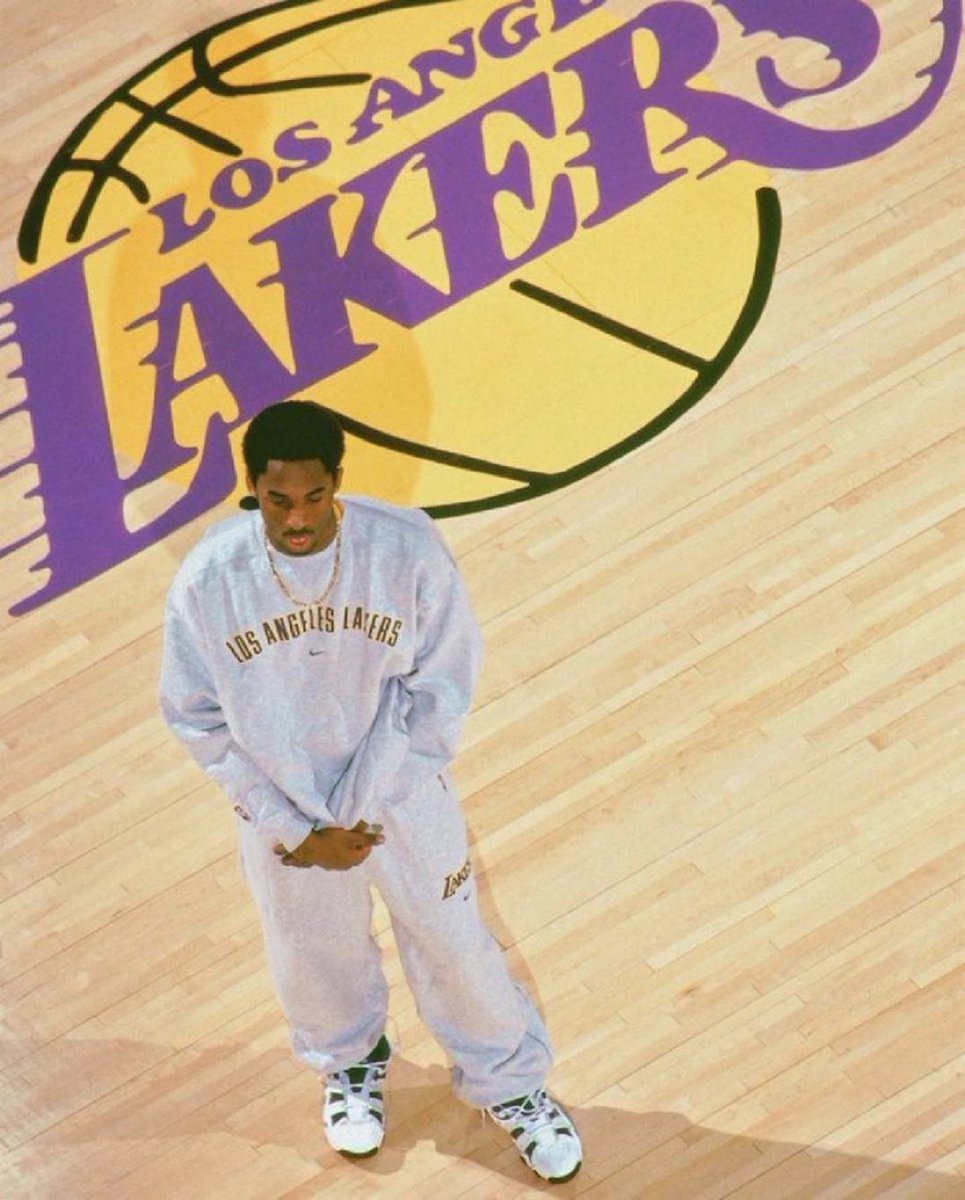 Hoopss's tweet photo. (1998) Comfy https://t.co/CRobP0Q92a