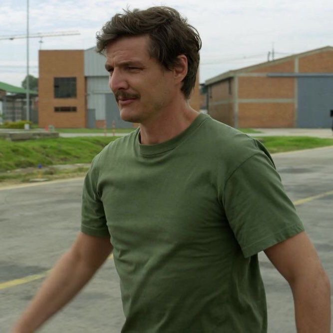 pedro pascal looks SO fine in green