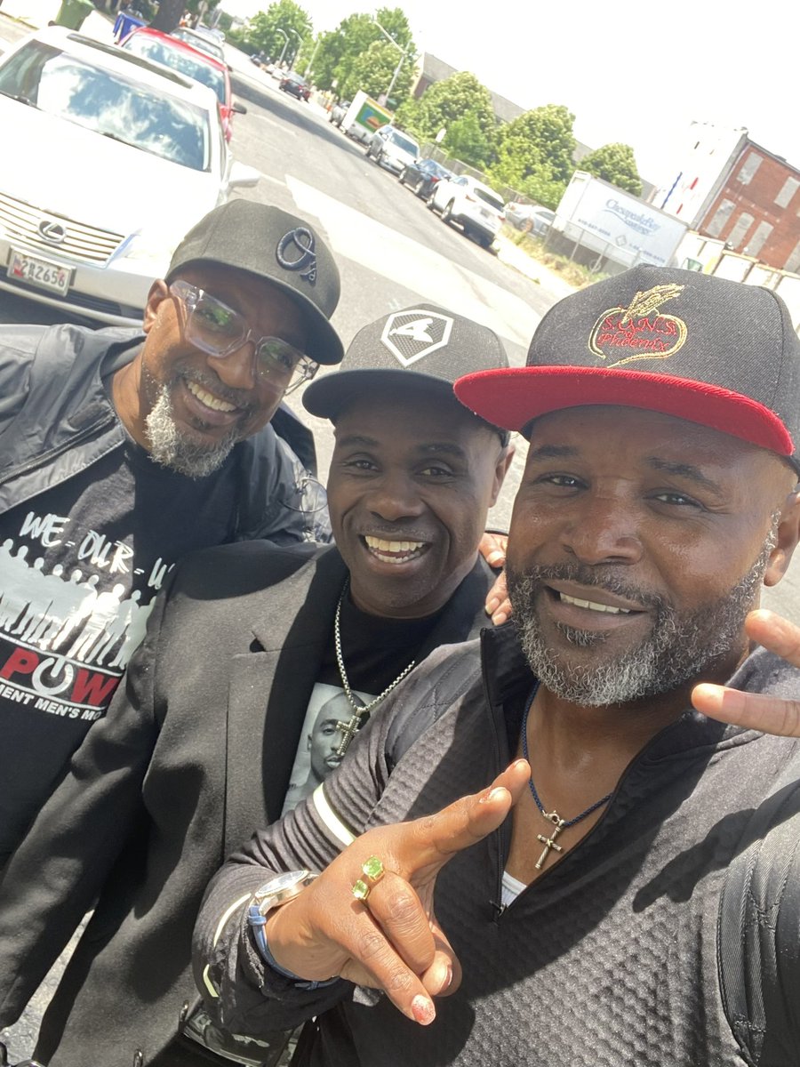 ictrjhu's tweet photo. Congratulations 🎊 to MASH (#CEAL_DMV @Timothy67411623 #SONSofPhoenix #YoungSuccessfulLeaders) +#WeOurUs, #BaltimoreBrothers #AlabasterMinistries on a successful day of #CommunityEngagement filled with food, fun, & resources! ❤️😍
#publichealth #BaltimoreSqueegeeCollaborative https://t.co/LolZ5CiVGK