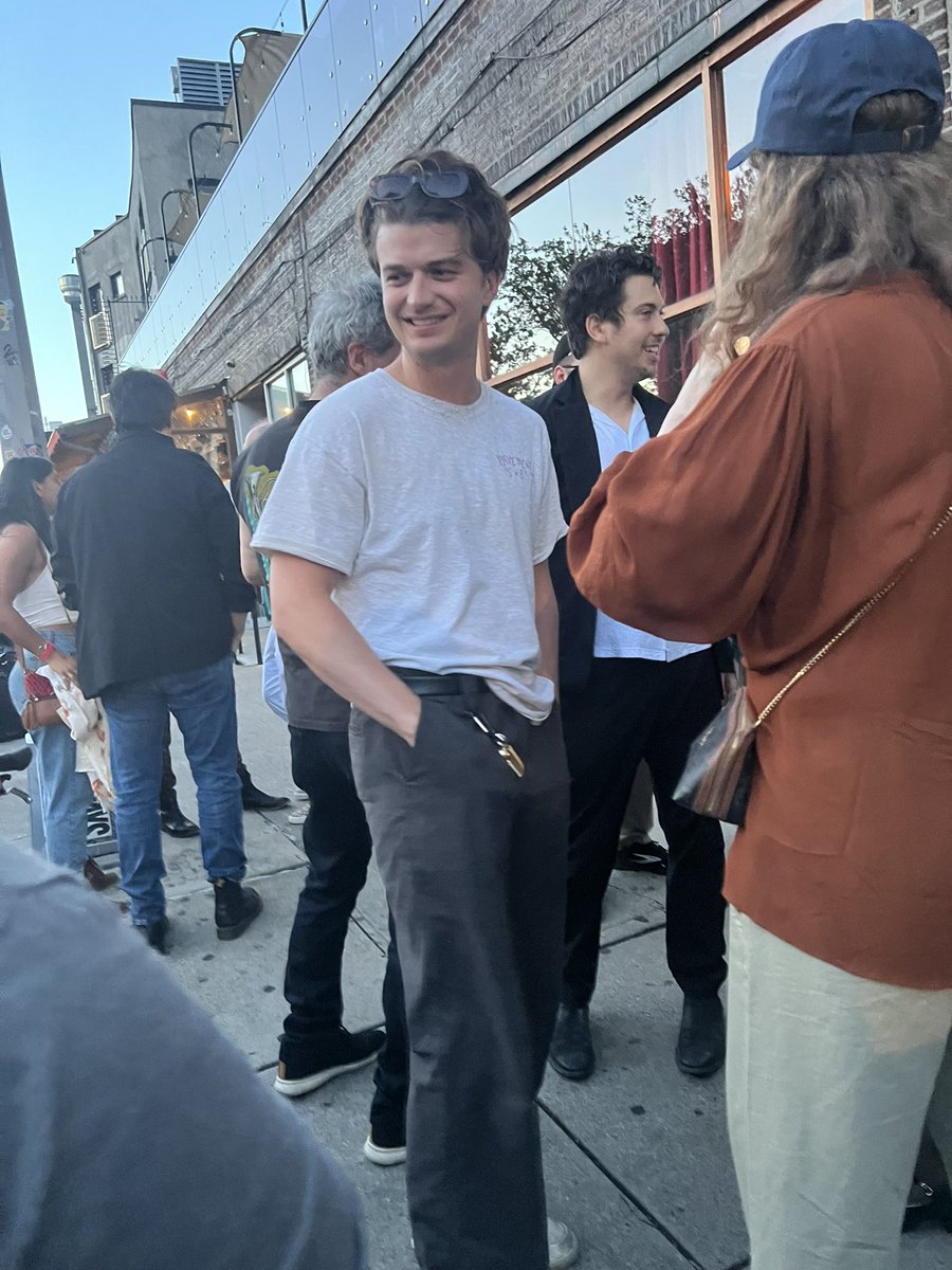 xxashsapxx's tweet photo. Went to Nat &amp; Alex Wolff’s show tonight and joe keery was there????? https://t.co/HQZsvKVzuN
