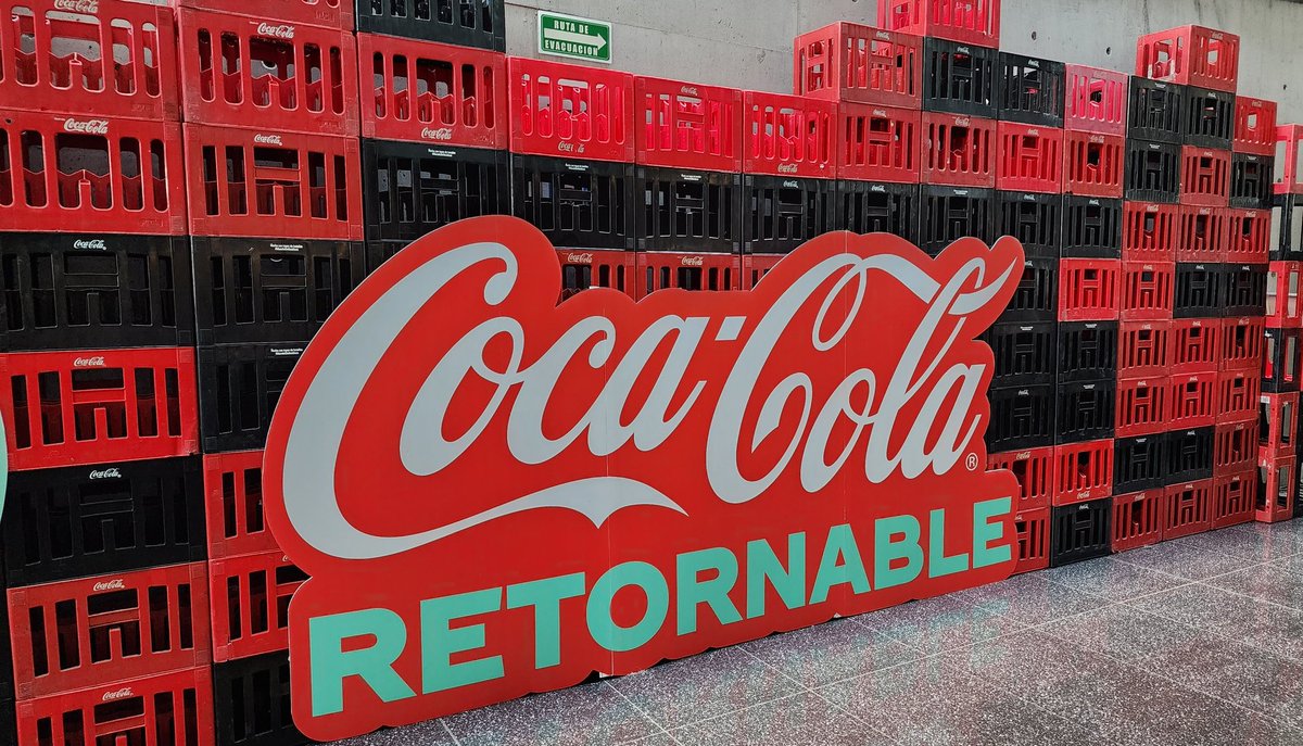 JRPalaciosChapa's tweet photo. Exceeeleeente evento de @CocaColaMx @arcacontal en el @AuditorioPM
Siempre trabajando por un México Mejor.
#CocaCola
#Retornable
#YaTeCayóEl20
#DestápalaEnVidrio https://t.co/wkYAReozfl