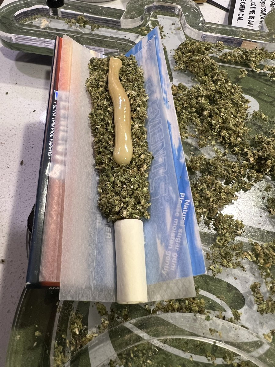 canabisbrasil's tweet photo. Bora fuma umzin?? 🔥💨 https://t.co/HYxy3H9NAu