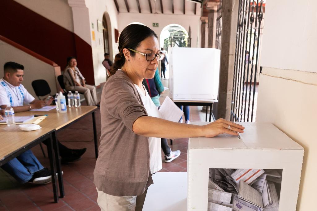 ZendejasSNTE8's tweet photo. #SnteDemocrático 📩

Con una participación promedio de 70% 👩‍🏫🗳️👨‍🏫 se realizaron de forma exitosa las elecciones para renovar las dirigencias @snteseccion9✅ @seccionsnte10✅ @secc11cdmx✅ @Seccion60SNTE✅ y @29SNTE✅

Del total de casillas, solo una no operó en la #Sección9 📤 https://t.co/No0Mb2tf8a
