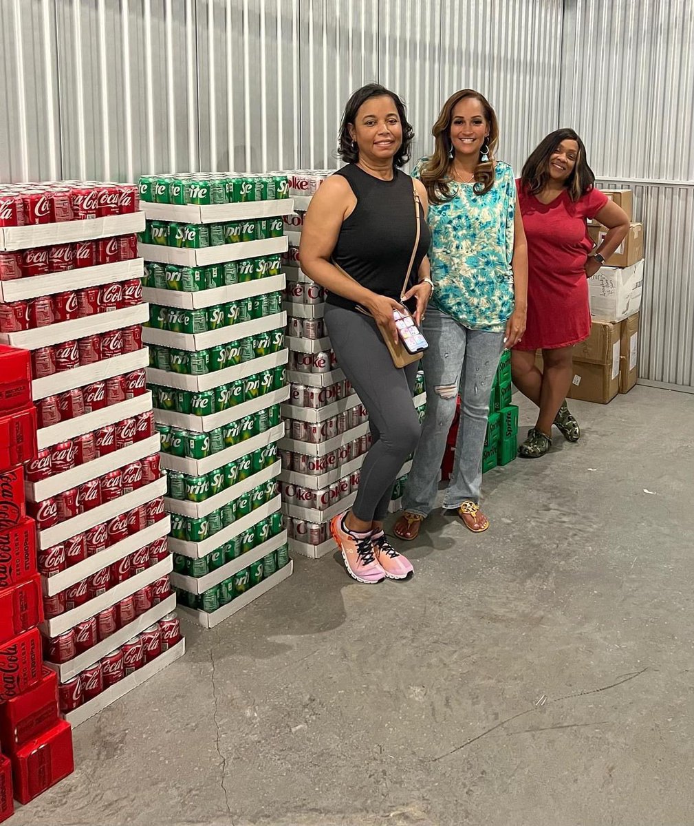 We are excited to host 1300+ sisters next week for the 47th Southern Area Conference!

Yesterday we picked up 250+ cases of soda. Thank you corporate #SAC47 sponsor @cocacola !!

#cltlinks #charlottelinks #salinksinc #thelinksinc @salinksinc #RoyalCourtCluster