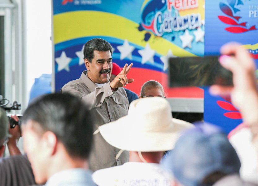 En la jornada de trabajo de este #14Jun, aprobé varios puntos de cuenta con recursos para la activación de los planes que vienen a fortalecer el sector pesquero y de la acuicultura en el país, y con ello, la alimentación del pueblo venezolano. ¡Todo nuestro Apoyo!