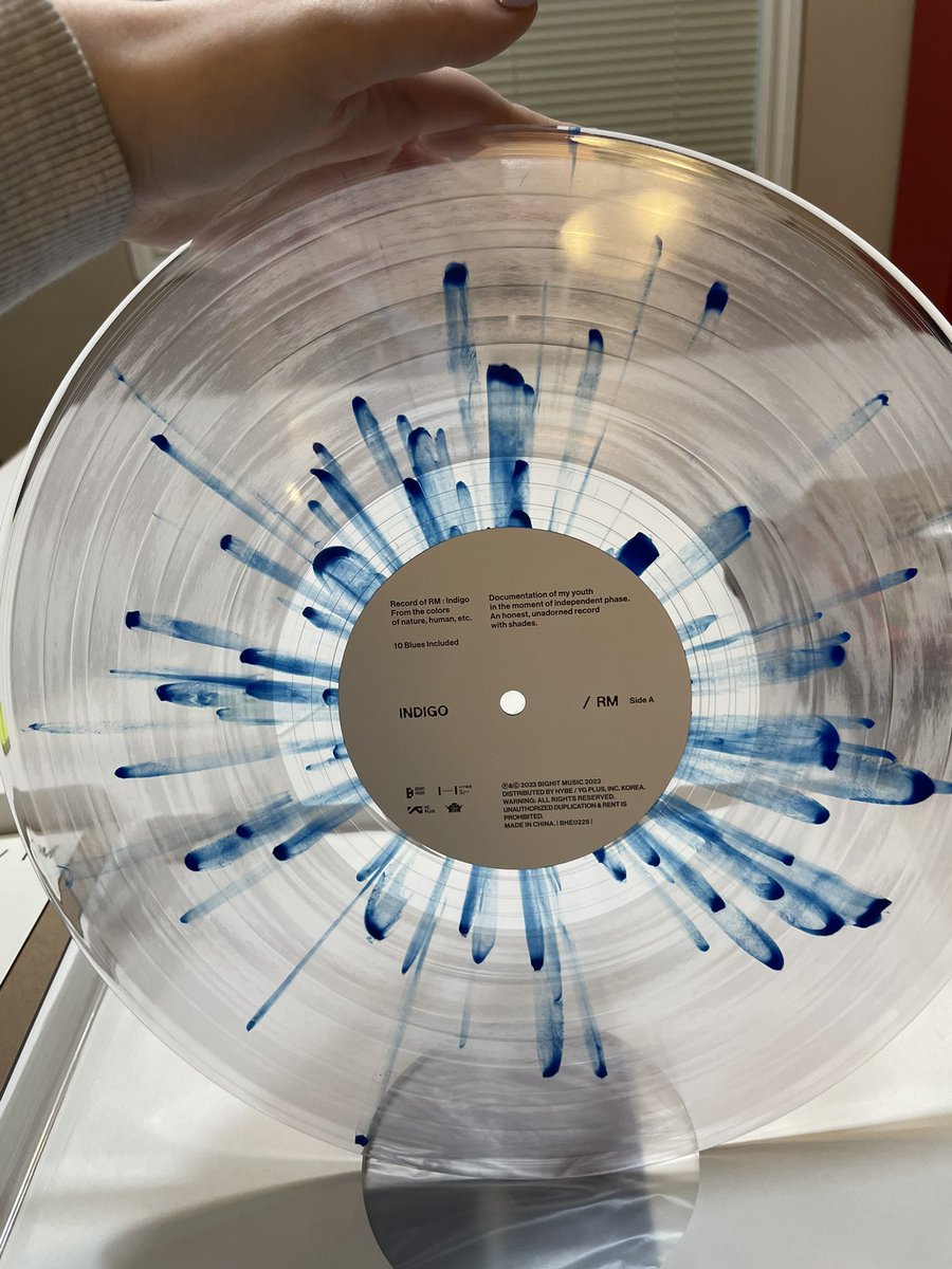 illegaldrama's tweet photo. Y’all this is one of the prettiest records I own. Wow just wow. Thank you Joonie for your art. @BTS_twt
#RM #BTS #BTSARMY #wildflower
#IndigoByRM #Indigo #IndigoIsHere #IndigoOutNow https://t.co/6TIu7zfe3C