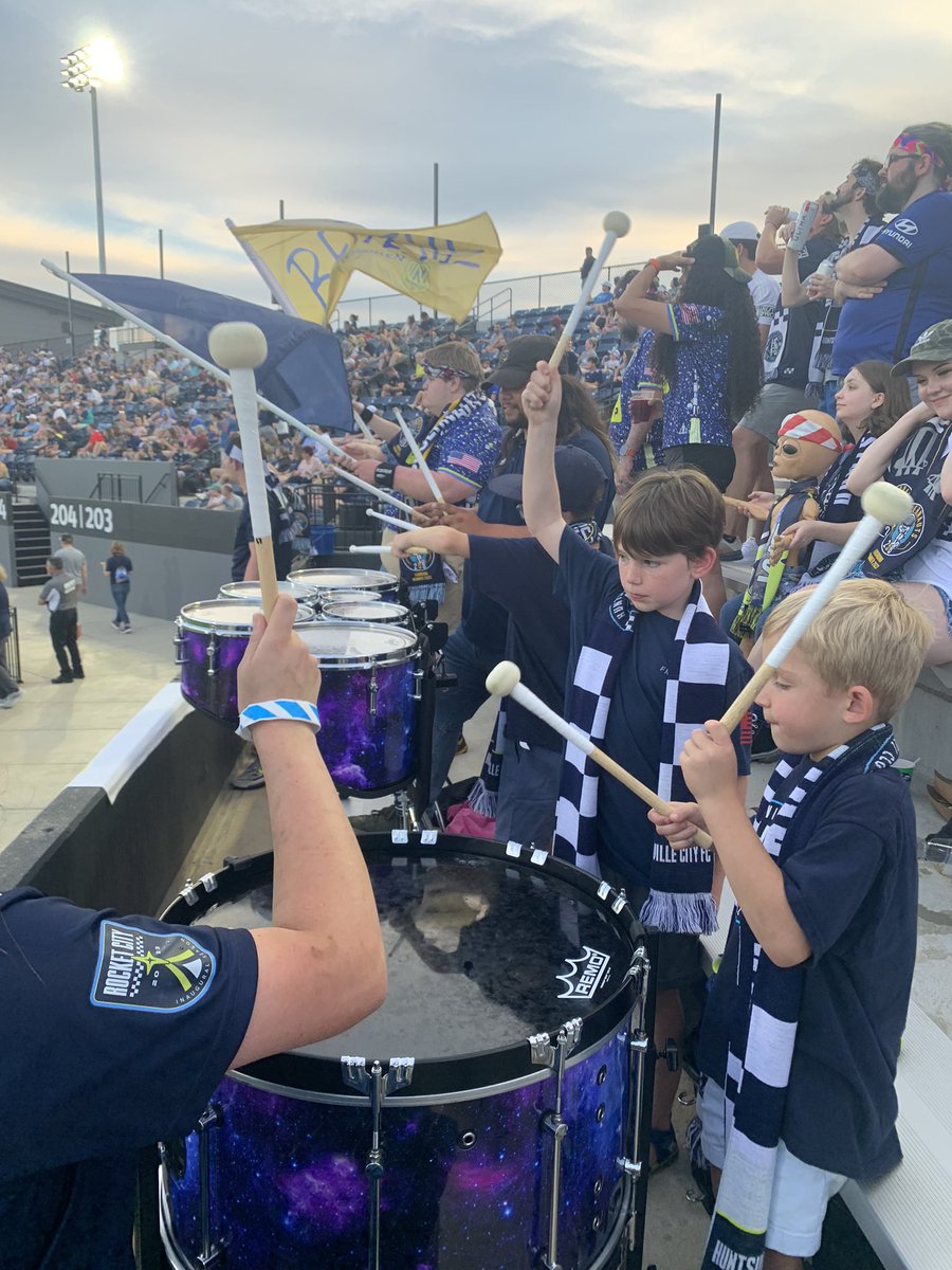 invaderssg's tweet image. One small step for our kid drummers but one giant leap for the future of our drum line.
@judy_slagle out hear teaching our future drummers.
#drumline #kidsforthewin