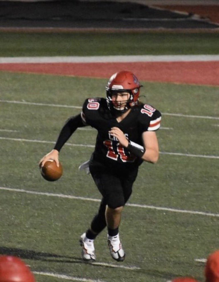 2024 QB Dalton Jorgensen of Lansing passed for 2,048 yards and 24 TD last fall as a junior 🏈 

His leading receiver Lexton Grafke returns as well after hauling in 1,148 receiving yards and 17 scores.

Lions looking for a turnaround after going 3-6 in 2022, but dropped three of