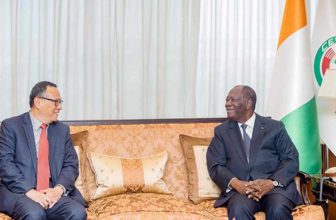IvoryCoastWorld's tweet photo. His Excellency President @AOuattara_PRCI welcomed on Tuesday a delegation from the World Bank led by its Director General, Shaolin YANG. The delegation reaffirmed the commitment of the World Bank to continue to support the economic and social development of our country. https://t.co/XHDQ2uXi8F