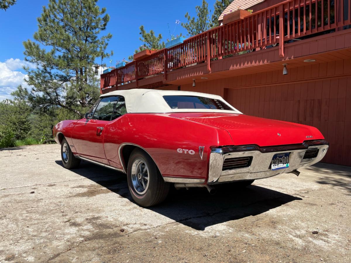 kruseclassics's tweet photo. AUCTION: 1968 Pontiac GTO ends Monday, June 19 5p CST
* bid now: https://t.co/z3XIG07PRW
* Original Rebuilt 400ci V8 Engine 350hp
* Original Rebuilt Manual 4-Speed
* 4-Barrel Carburetor
* Hood Tachometer
* Bucket Seats with Console
* Power Top
* Mostly Original Interior https://t.co/1uLuysEBfb