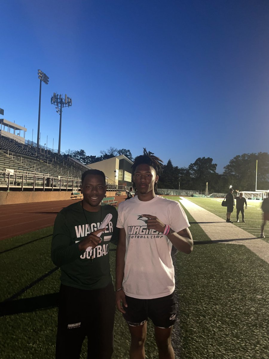 ZymierJackson2's tweet photo. Had an amazing time competing @Wagner_Football 🎯 I ran a 4.51 40 And Was named fastest man at the camp 💨 i also ran a 4.26 5-10-5🔥🔥thanks for having me @QBoogieSports @Coach_Riccio @coachsotoj @tommasella @BruceJ_55 @coachflagsEAST @J_flags45 https://t.co/rVECDzJePR