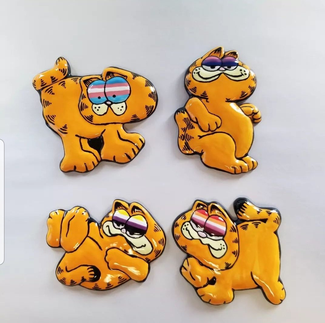 samanthabriana's tweet photo. Happy Pride Month. Here are my #pride #garfields ... aka my Gayfields.
Medium: ceramic https://t.co/0OkGgr7mi7