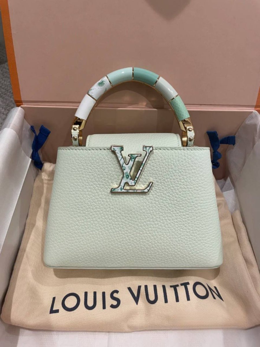 _Eternity_03's tweet photo. 2023 LV new Capusines with a good color scheme, 2023 spring and summer new color scheme is too fairy, the front handle and LV logo also have very special details. The moment I saw it I decided to buy it, and now it's finally in my hands https://t.co/6cVXxZv133