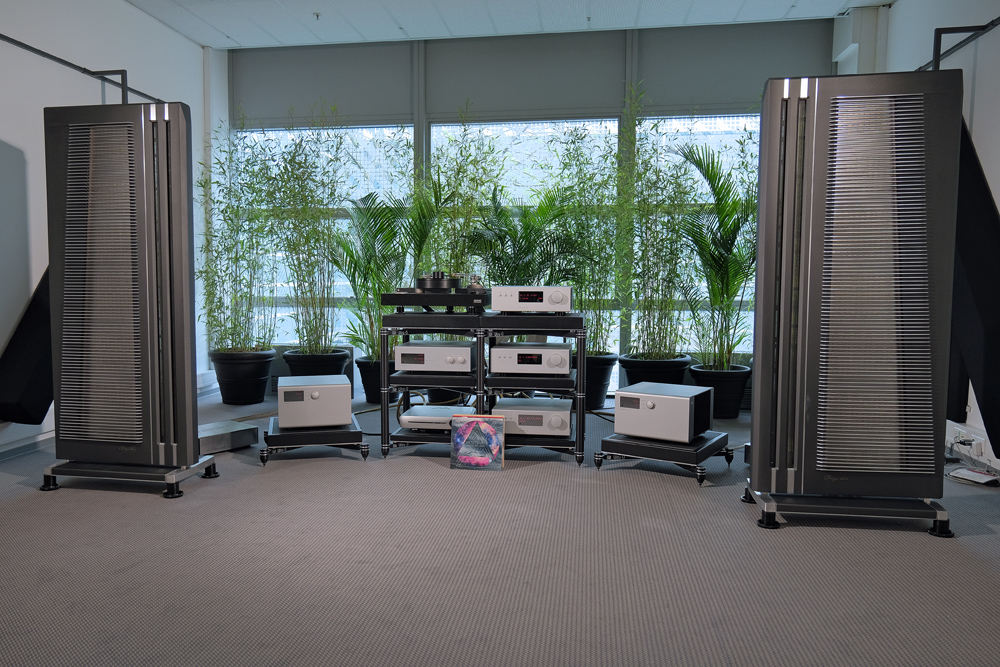 CMS_audio's tweet image. The room featured brand new CMS products including the Ultra- Q Rack System, the Ultra TT feet under the turntable, and our Ultra TD feet under all other components.

The 2023 Munich High-End Show: Robert Harley Reports from the World’s Premier Audio Event theabsolutesound.com/articles/the-2…