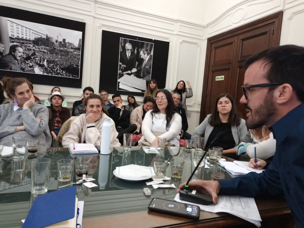 Hoy dialogamos junto a referentes de organizaciones de la sociedad civil, sindicatos, de universidades nacionales y funcionarios públicos sobre la educación. Una iniciativa de <a href="/manuelathourte/">Manuela Thourte</a> en <a href="/LegisCABA/">Legislatura CABA</a>. Gracias por dejarnos ser parte. La educación es un compromiso de todos.