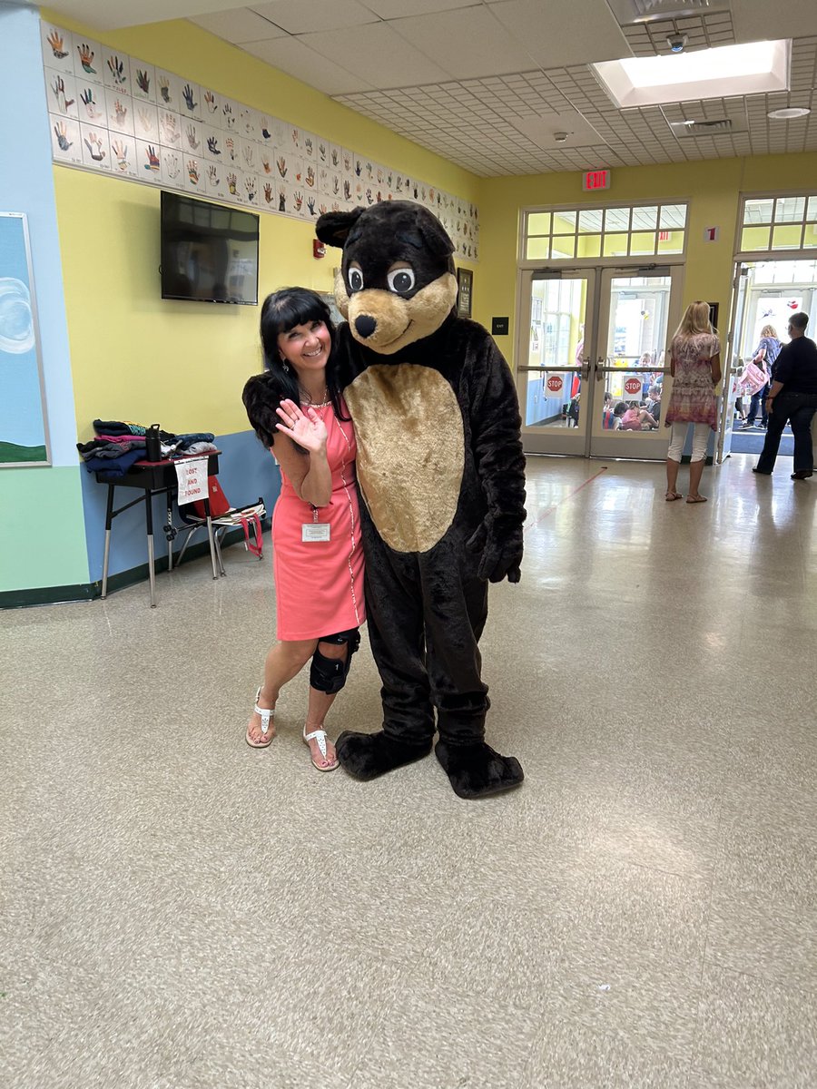 Last day fun! <a href="/stplc_principal/">dawn reo</a> 💙💛🎉