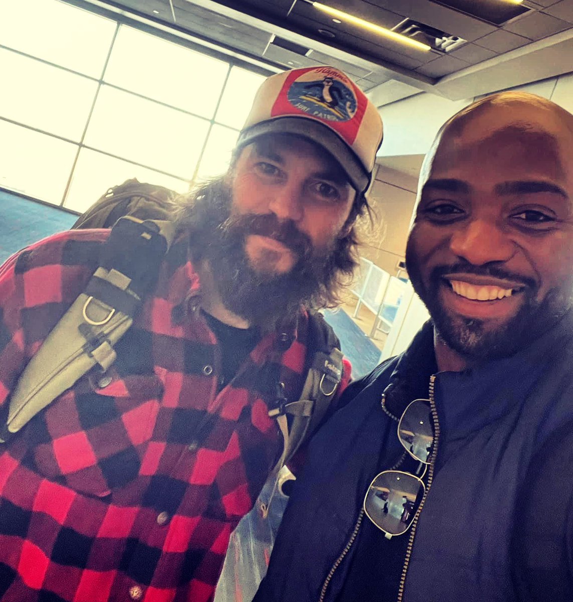 A really scruffy Taylor spotted in the wild (or what actually looks like an airport) by a fan today. #taylorkitsch