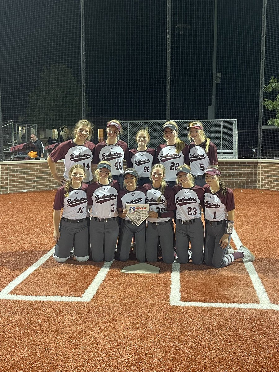 Jordynbotma's tweet photo. So proud of my team this past weekend as we battled and went 9-1 at the PGF national qualifier in Crown Point, IN to earn a PGF Premier Bid to Huntington Beach, CA. @Batbusters_IN https://t.co/EpbpBamFh7