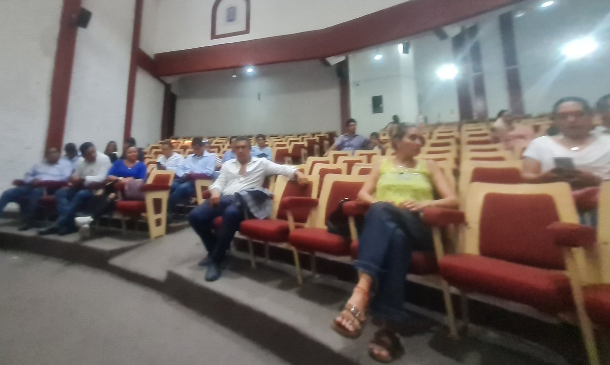 asoc_a's tweet photo. 3a #reunión #agendaCiudadana con @Filo_Sarmiento en @CuautlancinGob trabajando en #peticiones #Agua #seguridadpublica  #pintura #arbolado #bacheo #sindicatura #morosidad rev #mesasdirectivas invitamos a #sumarte https://t.co/pK0Jp5RGAu