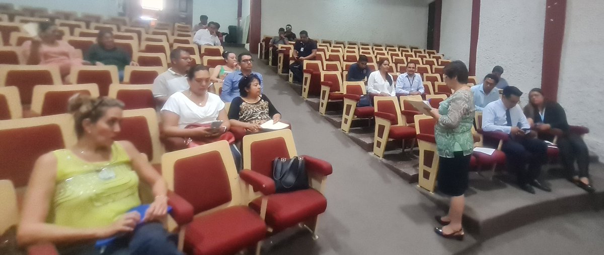asoc_a's tweet photo. 3a #reunión #agendaCiudadana con @Filo_Sarmiento en @CuautlancinGob trabajando en #peticiones #Agua #seguridadpublica  #pintura #arbolado #bacheo #sindicatura #morosidad rev #mesasdirectivas invitamos a #sumarte https://t.co/pK0Jp5RGAu