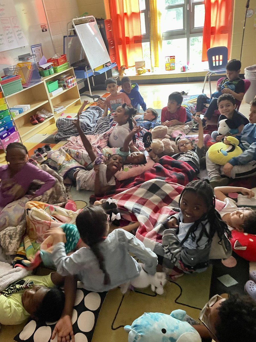 Mason2nd's tweet photo. It’s the last week of school!!  Popcorn and a movie!! https://t.co/6rUduXRn4K