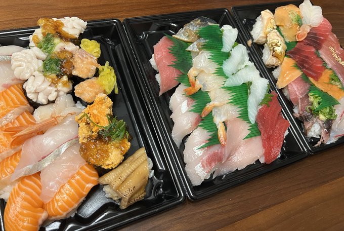 やっと寿司欲が落ち着いてきた、毎日食べなくても不安じゃなくなった、寿司は、そこに、ある... https://t.co/fRsnnAjZOz