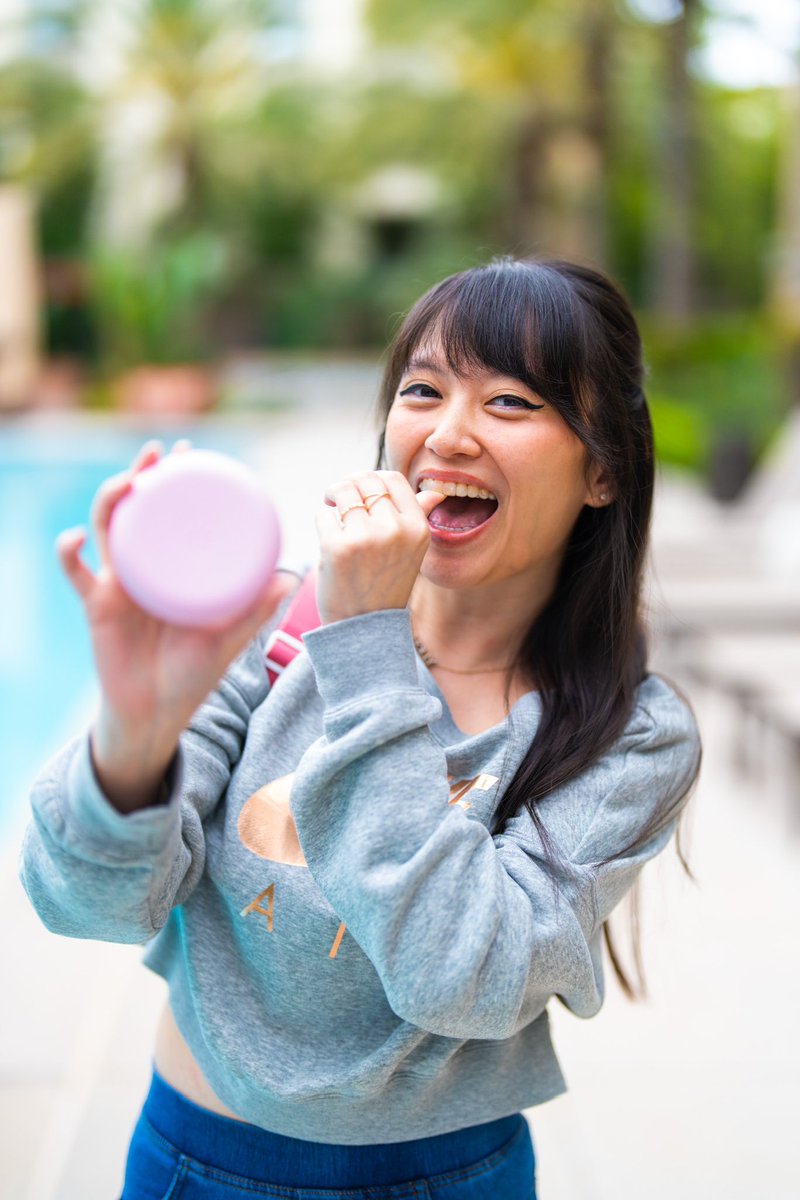 UmiNoKaiju1's tweet photo. I never thought I’d be smiling in pics with my teeth again (I used to dislike my smile bc of my bucked teeth).. feelin grateful @Invisalign 🫶🏻

#InvisalignPartner #SmileSquad https://t.co/E0igooTQZF