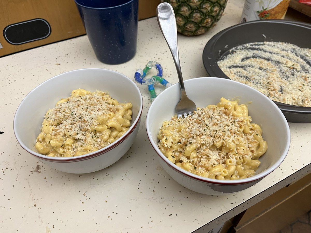 lizardvacuum's tweet photo. @grovymango This homemade Mac n cheese was next level https://t.co/e4z1gF34LB