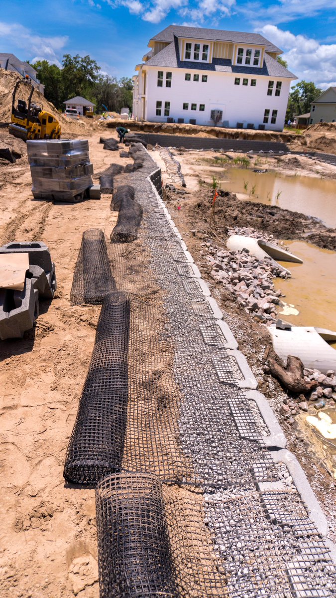 Kyle_Turner_'s tweet photo. Mechanically stabilized earth (MSE) walls. Pretty interesting to see how these are constructed. 

#MSEwalls
#MechanicallyStabilizedEarth
#RetainingWalls
#Infrastructure
#Construction
#Innovation
#SustainableDesign
#Geosynthetics
#StructuralIntegrity https://t.co/I7ZLJljrTS