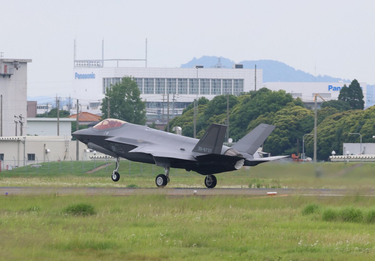 #名古屋空港
#小牧基地
Ｆ３５の３７号機が３回めのテストフライトを実施。残念ながら離陸には間に合わず。