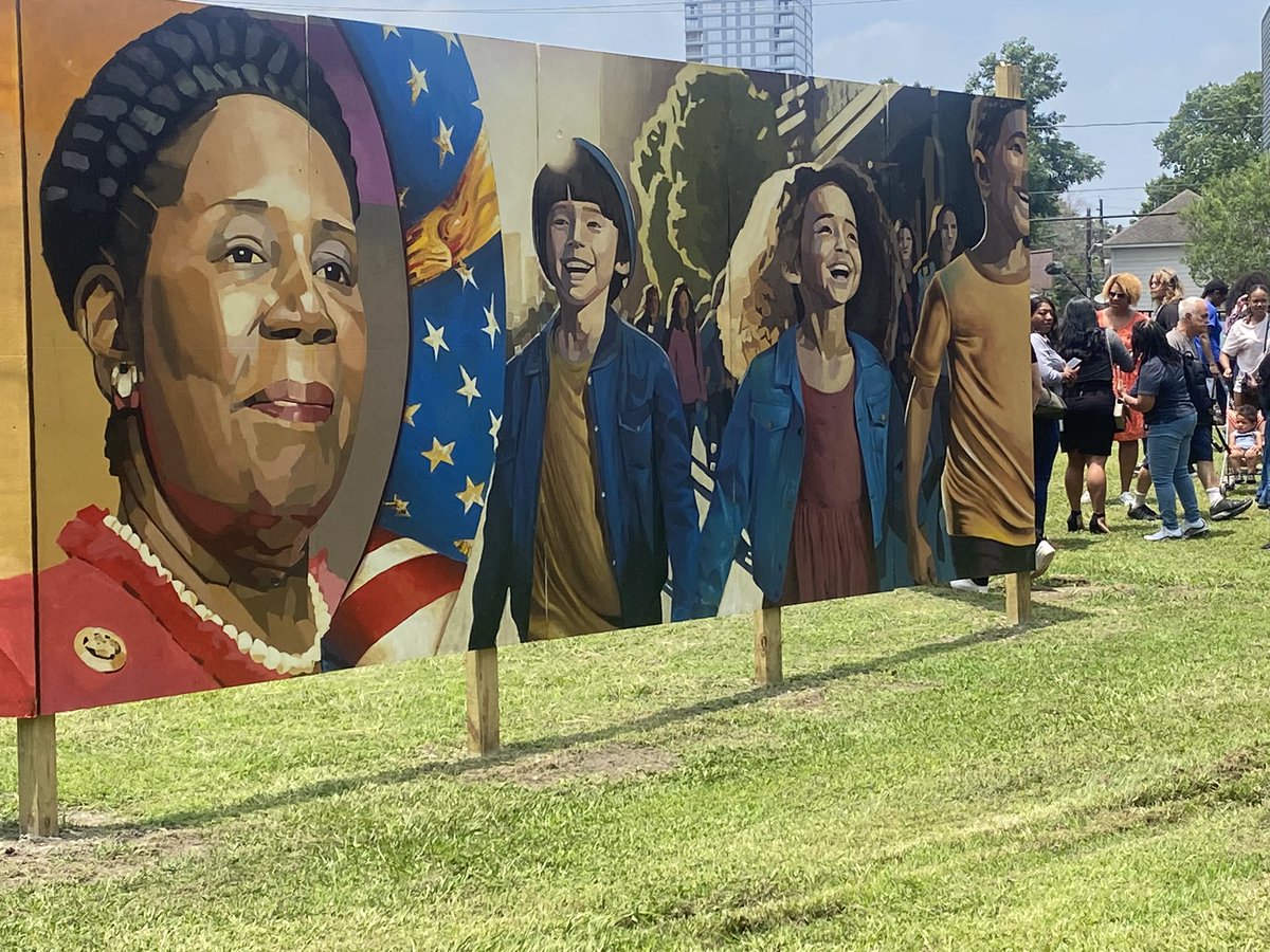 ChasAlade's tweet photo. Today I had the privilege to attend the opening event of the #absoluteequality mural at the American American Library in Houston. Great job Reginald Adams. https://t.co/yO5oBAW7MQ